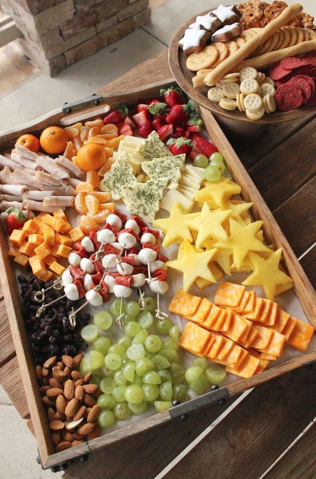 Holiday Cheese Platter for Kids | Plockmat | Pinterest | Appetizers, Cheese platters and Christmas Appetizers
