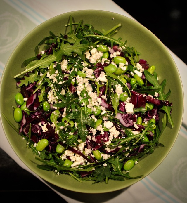 Sallad med rödkål och fetaost & tips på pannkakor till sportlovet