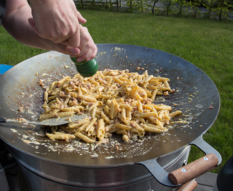 Ginger Pork Wok på stekhällen serverad med ris