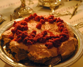 Hallon- och vitchokladcheesecake