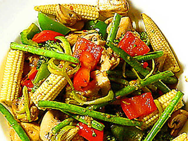 Wokade grönsaker med härlig woksås