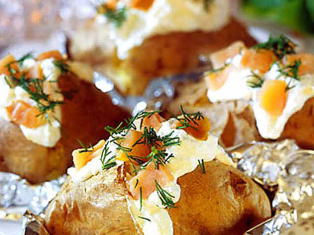 Bakad potatis med laxfyllning