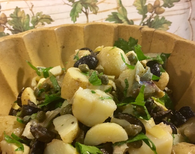 Var dags gröna mat - Färsk potatissallad med oliver, kapris och persilja