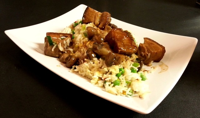 Asian Braised Pork Pot-Belly with Fried Rice and Chilli - Recept
