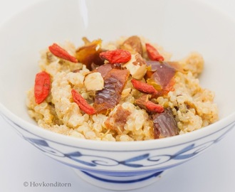 Date Almond Quinoa Porridge