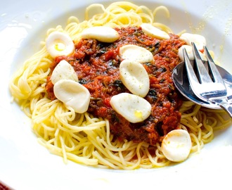 Pastasås med målla, tomat och morot