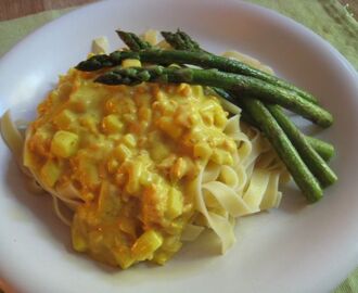 Krämig laxpasta med curry