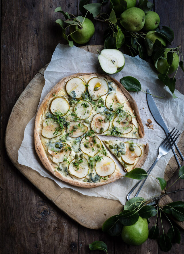Libapizza med gorgonzola och päron