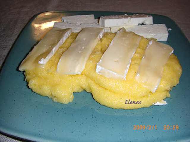 Mămăliguţă cu brânză/ Polenta