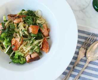 Pastasås med lax och broccoli