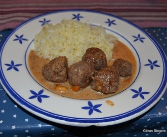 Asiatiska köttbullar med kokossås och basmatiris