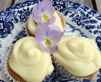 Rabarber- och vitchokladmuffins med vit chokladfrosting – ojojoj!