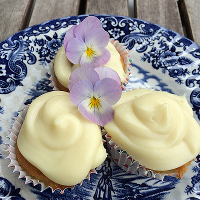 Rabarber- och vitchokladmuffins med vit chokladfrosting – ojojoj!