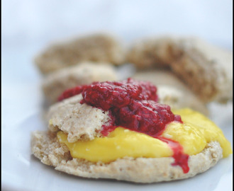 Glutenfria scones med sockerfri lemon curd