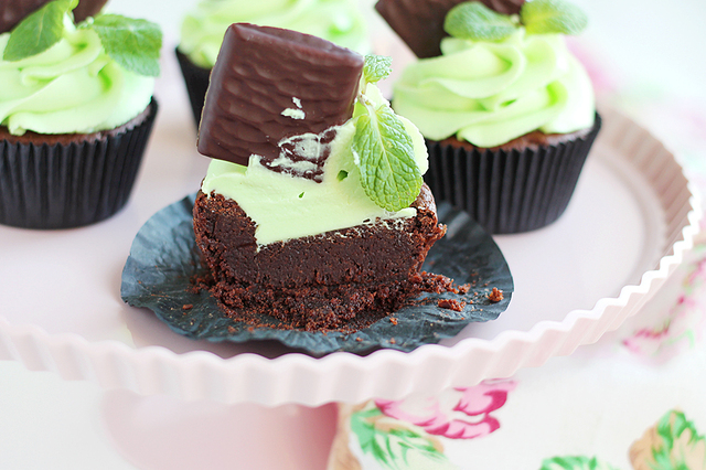 After Eight brownie cupcakes med päronfrosting