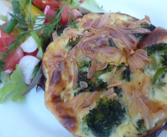 Broccolipaj med rökt ost och utan pajbotten