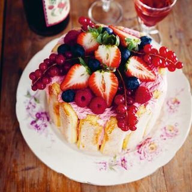 Charlotte aux fruits rouges – moussetårta med hallon och jordgubbar