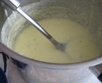 Krämig potatis- och löksoppa