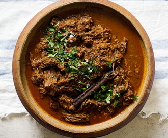 Långkokt chili på högrev med choklad