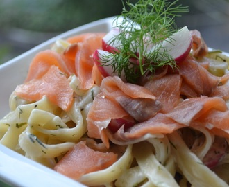 Pasta med kallrökt lax, wasabi och rädisor