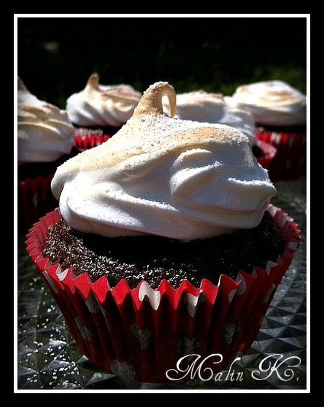 CHOKLADCUPCAKES MED ITALIENSK MARÄNG