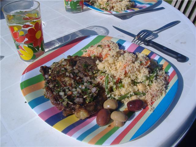 Grillad entrecôte och couscous sallad