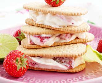 No bake strawberry cheesecake sandwich