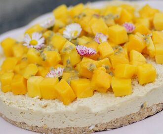 Raw cheesecake med mango och passionsfrukt