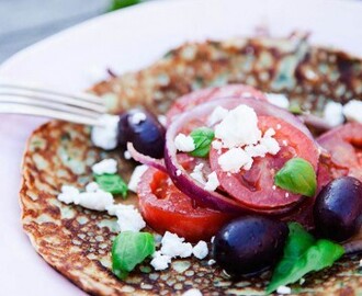 Spenatplättar med fetaost och grekisk sallad