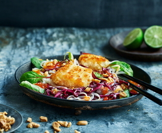 Panerad torsk med nudelsallad och rostad vitlöksdressing