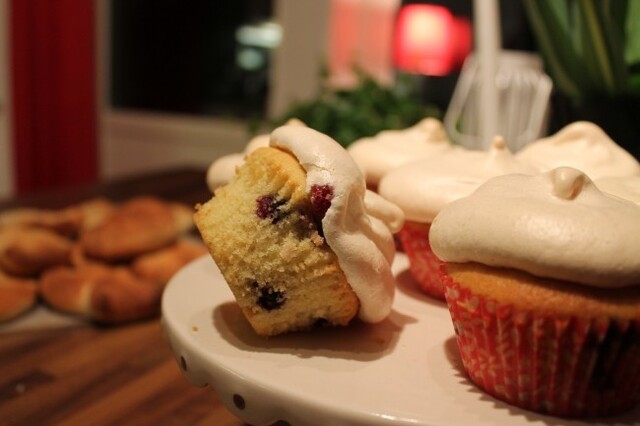 Marängmuffins med blandade bär!