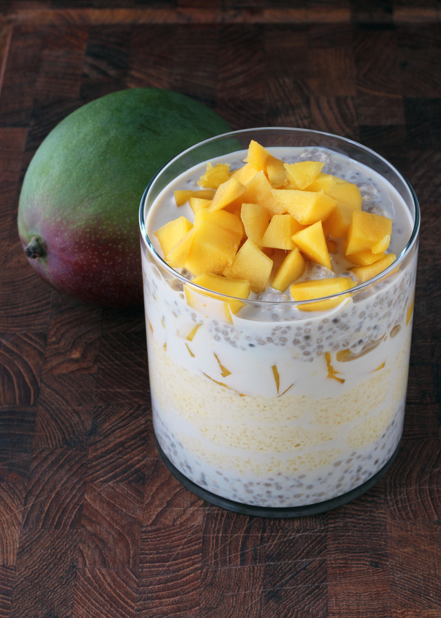 Overnight chia oats med mango och silkestofu