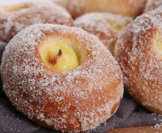 Sockerbullar med vaniljkräm