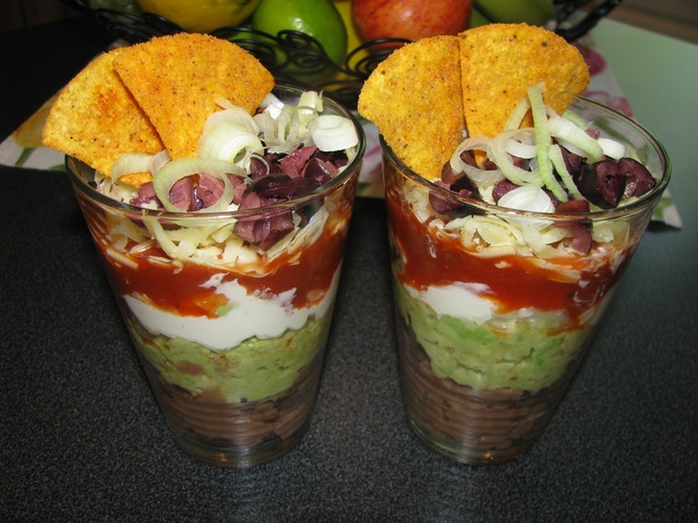 Fredagsmys med mexikansk touch - Seven layer dip eller kanske en enkel Guacamole