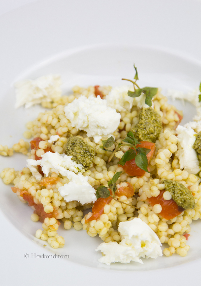 Pesto Pearl Couscous with Cherry tomatoes and Mozzarella