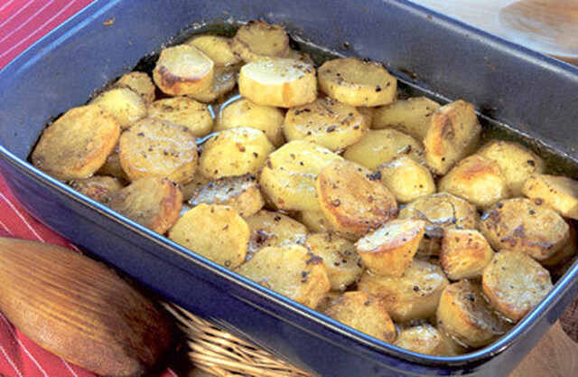 Grekisk ugnsstekt potatis (Patátes foúrnou ladorigáno)