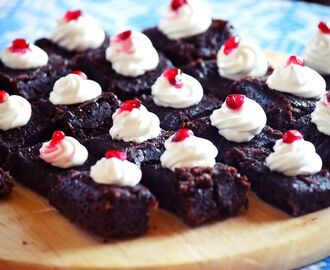 Veganska brownies men lakrits, soyagrädde och granatäpple (glutenfri)!