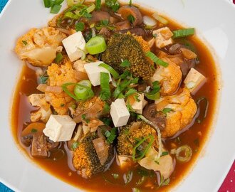 Vegetarisk grönsaksgryta med tofu