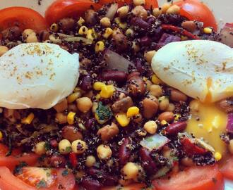 Beans, tomato and quinoa salad with poached egg by ??Nadia watrich?? • #åretsäggrätt