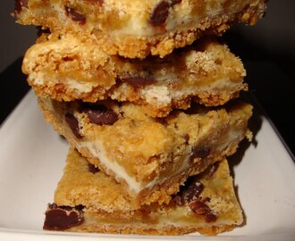 Cookie dough cheesecake bars