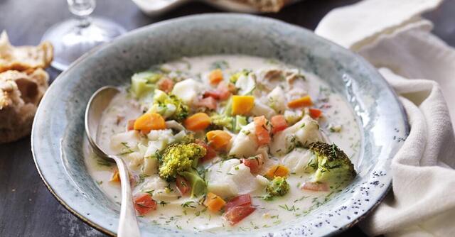 Fisksoppa med dill och grönsaker