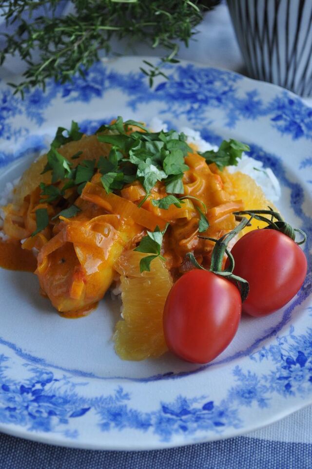Saffran- & apelsinkyckling med tomat och chili
