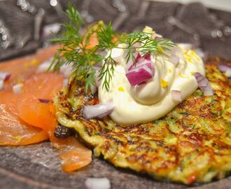 ZUCCHINIPLÄTTAR MED KALLRÖKT LAX