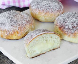 Sockerbullar fyllda med vaniljkräm