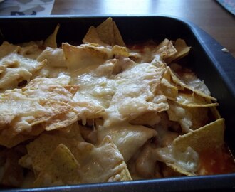 Kyckling med tomat, salsa, ost och nachos