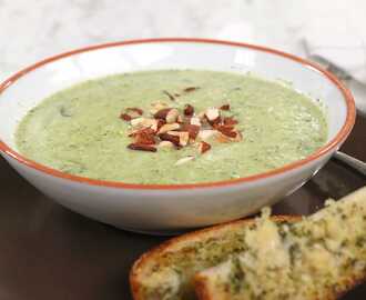 Broccolisoppa med parmesangratinerat vitlöksbröd