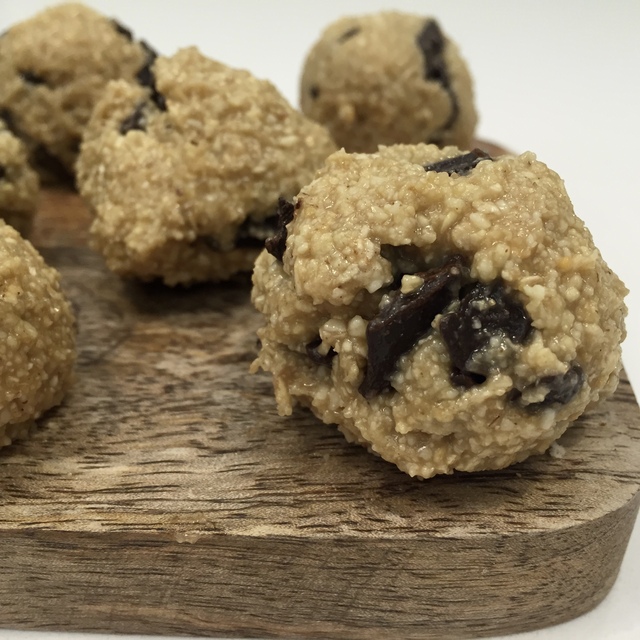 Snack Hacks: Most Amazing Vegan Cookie Dough Truffles