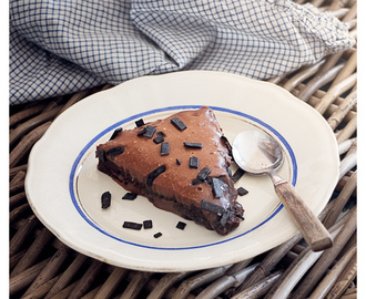 Kladdkaka med lakritspulver och chokladglasyr