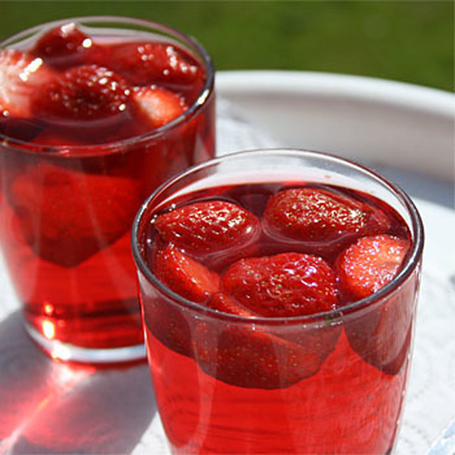 Alkoholfri jordgubbsbål