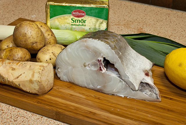 Kokt torsk med skirat smör och pepparrot